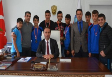 Kaymakam Erkan, Avrupa Şampiyonası’nda başarı sağlayan sporcuları tebrik etti