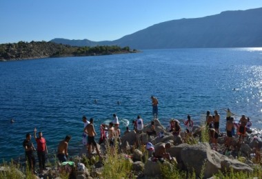 Aktivistler ile Doğaseverler Nemrut Gölü’nü Ziyaret Etti