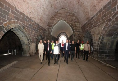 Bitlis’teki Tarihi Mirasların Restore Çalışmaları Sürüyor