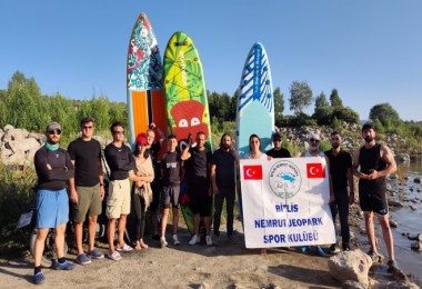 Doğaseverler 2 bin 250 rakımdaki gölde sup ve kano yaptı