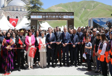 Bitlis’te Gençlik Festivali ve Kitap Fuarı Başladı