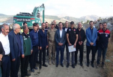 Vali Karakaya Van Gölü Dip Çamuru Temizliği Çalışmalarını İnceledi