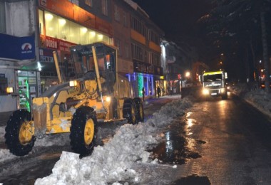 Tatvan Belediyesi’nin karla mücadele çalışmaları