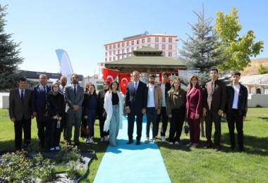 Rektör Elmastaş’tan Yeni Öğrencilere Sıcak Karşılama