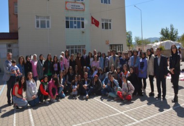 Kız Lisesi Öğrencileri Tarafından Geleneksel Kahvaltı Programı Düzenlendi