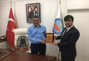 Kaymakam Özkan’dan, Genel Sekreter Aydoğdu’ya teşekkür plaketi