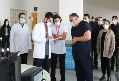 Bitlis'teki Sağlık Çalışanlarına Covid-19 Aşısı Yapıldı