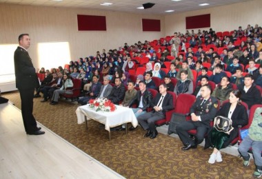 Bitlis’teki öğrenciler için Şehitlik ve Gazilik Konferansı düzenlendi