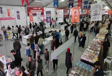 Tatvan Doğu Anadolu Kitap Fuarı Yoğun İlgi Gördü