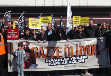 İsrail'in Gazze'ye Yönelik Saldırıları Tatvan'da Protesto Edildi