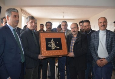Vali Çınar Tatvan’da devam eden el sanatları kursunu ziyaret etti