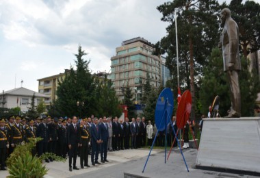 Zafer Bayramı Tatvan’da törenle kutlandı