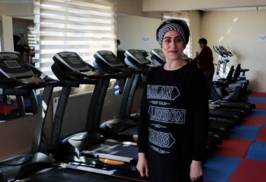 Spor ve diyet yaparak 120 kilodan 60 kiloya indi