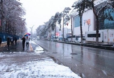 Tatvan'da Kar Yağışı