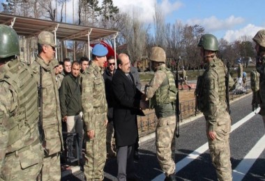 Suriye'ye gidecek olan askerler dualarla uğurlandı