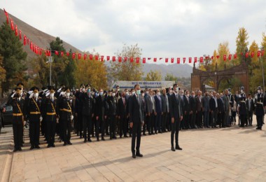 Bitlis’te ‘29 Ekim Cumhuriyet Bayramı’  Dolayısıyla Tören Düzenlendi