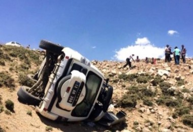 Ambulans Süphan Dağı’nda kaza yaptı