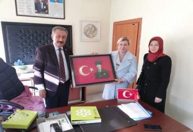 Arzu Özkan, Tatvan Halk Eğitimi Merkezi'ni ziyaret etti