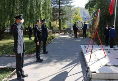 Hizan’da 29 Ekim Cumhuriyet Bayramı Çelenk Sunma Töreni Düzenlendi