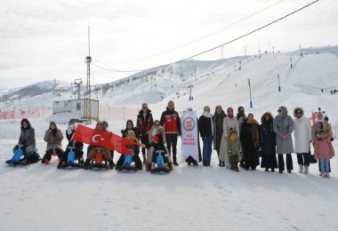 Kadınlara Yönelik Kayak Etkinliği Düzenlendi