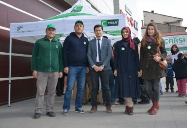 Yeşilay ile Halk Sağlığı Müdürlüğü Tatvan’da stant açtı