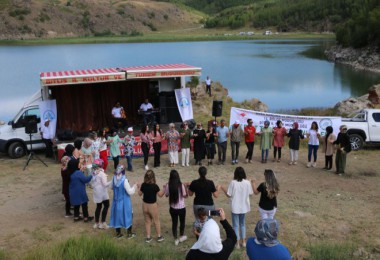 Bitlis Belediyesi Nemrut'ta Tiyatro ve Müzik Etkinliği Düzenledi