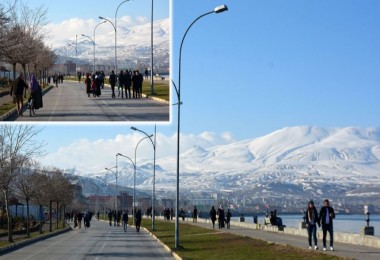 Vatandaşlar Tatvan sahilinde akın ediyor