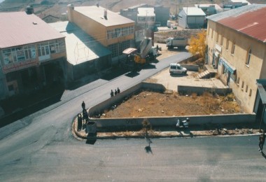 Tatvan Sanayi Sitesi’nde Sıcak Asfalt Çalışmaları Başladı