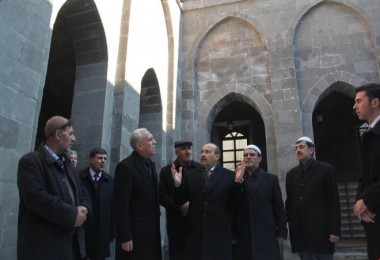 Bitlis’teki tarihi cami restore edilerek ibadete açıldı