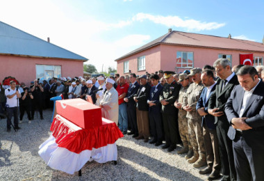Pençe-Kilit Harekatı Şehidi Mahsun Yeşildemir Adilcevaz’da Toprağa Verildi