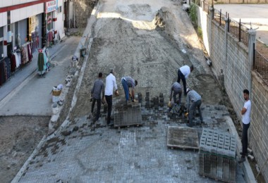 Bitlis Belediyesi Parke Taşı Çalışmaları Hız Kesmeden Devam Ediyor
