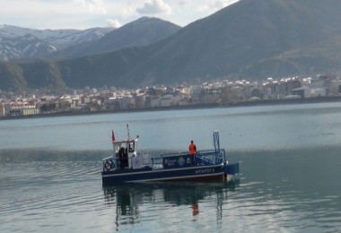 Van Gölü’nün Yüzey Temizliğine Başlandı