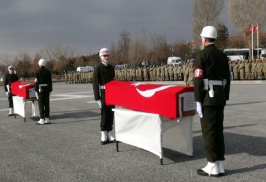 Şehit askerler için Tatvan’da tören düzenlendi