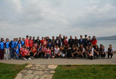 Tatvan Sahilinde Atletizm Müsabakaları Yapıldı