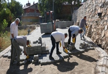 Bitlis Belediyesi’nin İstinat Duvarı ve Yol Yapım Çalışmaları Devam Ediyor