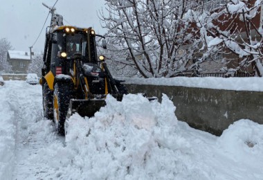 Tatvan’da Kar Temizleme Çalışması Devam Ediyor