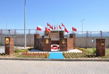 Tatvan’da “Şehit Anıtı” kuruldu