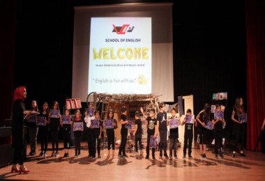 Bitlis'teki Öğrenciler İngilizce Tiyatro Sergiledi