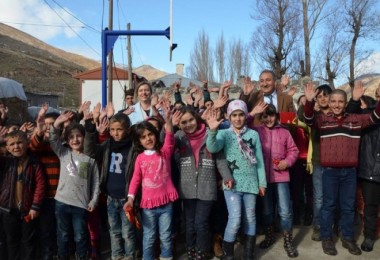 Tatvan’daki Gönül Elçileri köy okulları ile gönül köprüsü kurdu