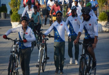 81 ilin gönüllüleri Van Gölü için pedal sallıyor