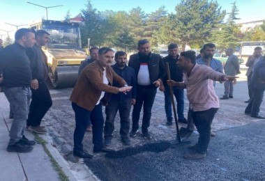 Başkan Çoban Yol Yapım Çalışmalarını Yerinde İnceledi