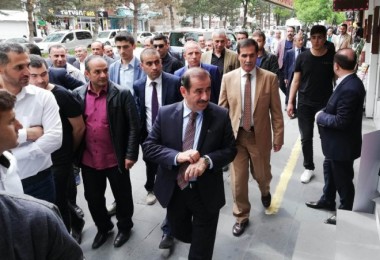 AK Parti Bitlis milletvekili adayları seçim çalışmasına Tatvan’dan başladı