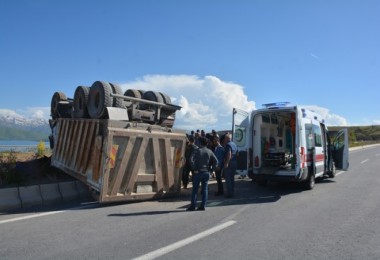 Tatvan - Ahlat karayolunda trafik kazası 1 yaralı