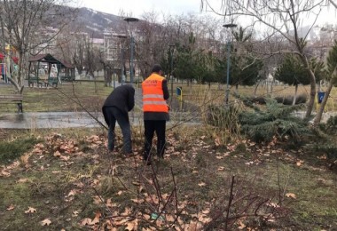 Tatvan'da Park ve Bahçelerde Bahar Temizliği Başladı