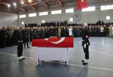 Helikopter kazasında şehit olan Uzman Çavuş Şahin Aslan, Güroymak'ta toprağa verildi