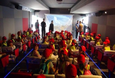 TRT tarafından Van Gölü sahilinde çocuklara yönelik sinema etkinliği düzenlendi