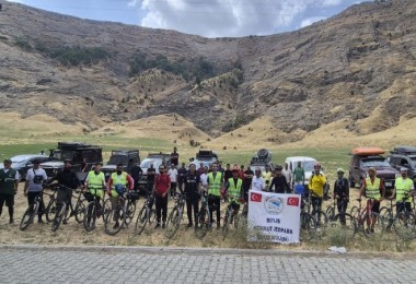 Van Gölü Havzasındaki Güzelliklere Dikkat Çekmek Amacıyla Bisiklet ve Off-Road Turu Düzenlediler