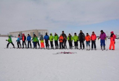 Tatvan'da öğrencilere ücretsiz kayak eğitimi