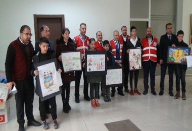 Türk Kızılayı Bitlis’teki öğrencileri ödüllendirdi