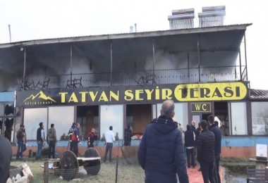 Tatvan Seyir Terası Yangından Dolayı Kullanılamaz Hale Geldi